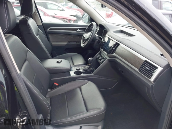 2023 Volkswagen Atlas SE z VIN 1V2KR2CA9PC502284, wystawiony jako IAAI lot #41614137 z przebiegiem 19 122 mil mil oraz . Historia ofert i sprzedaży dostępna na DreamBid. Obrazek 5.