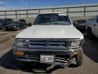 1993 Toyota Pickup DLX z VIN JT4VN13D3P5125406, wystawiony jako Copart lot #75011624 z przebiegiem 152 663 mil mil oraz Szkoda całkowita • Salvage title. Historia ofert i sprzedaży dostępna na DreamBid. Obrazek 5.