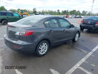 2013 Mazda 3 i Touring z VIN JM1BL1V72D1822505, wystawiony jako IAAI lot #42199595 z przebiegiem 103 560 mil mil oraz . Historia ofert i sprzedaży dostępna na DreamBid. Obrazek 4.