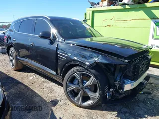 2025 Genesis GV80 z VIN KMUHCESB8SU230772, wystawiony jako IAAI lot #41739606 z przebiegiem 7515 mil mil oraz . Historia ofert i sprzedaży dostępna na DreamBid. Obrazek 1.