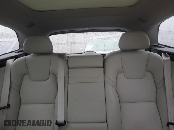 2018 Volvo XC60 Momentum with VIN LYV102RK1JB087884, listed as a Copart auction lot 49696925 with 34,601 mi miles and Salvage Title. Bid and sale history available at carsss.com. Image 10.