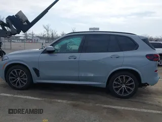 2024 BMW X5 xDrive40i z VIN 5UX23EU06R9U85520, wystawiony jako IAAI lot #41785217 z przebiegiem Nie podano mil oraz . Historia ofert i sprzedaży dostępna na DreamBid. Obrazek 15.