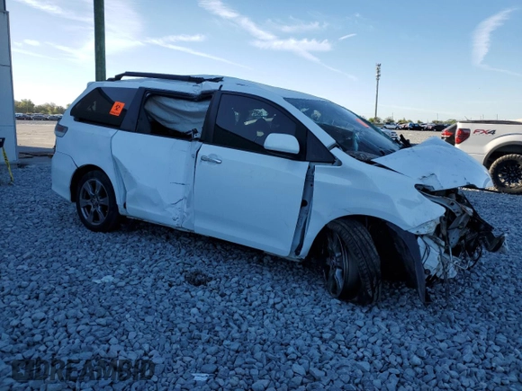 2018 Toyota Sienna SE with VIN 5TDXZ3DC4JS924062, listed as a Copart auction lot 50197695 with Not provided miles and Non repairable. Bid and sale history available at DreamBid. Image 4.