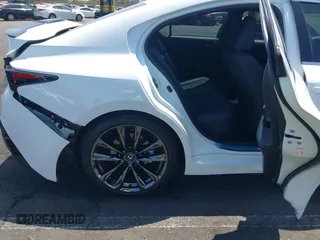 2024 Lexus IS 350 F Sport z VIN JTHGZ1B28R5076461, wystawiony jako IAAI lot #42116778 z przebiegiem 14 090 mil mil oraz . Historia ofert i sprzedaży dostępna na DreamBid. Obrazek 8.