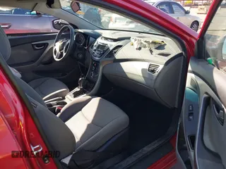 2014 Hyundai Elantra SE z VIN KMHDH4AE3EU215699, wystawiony jako IAAI lot #42096176 z przebiegiem 82 209 mil mil oraz . Historia ofert i sprzedaży dostępna na DreamBid. Obrazek 5.