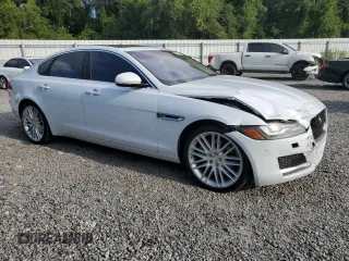2016 Jaguar XF 35t Prestige with VIN SAJBE4BV6GCY13475, listed as a Copart auction lot 68236854 with 85,026 mi miles and Salvage Title. Bid and sale history available at carsss.com. Image 4.