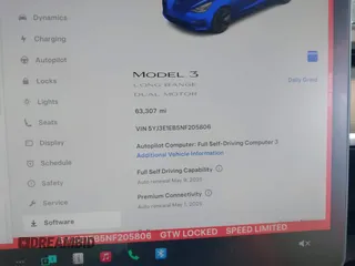 2022 Tesla Model 3 Long Range z VIN 5YJ3E1EB5NF205806, wystawiony jako IAAI lot #42063489 z przebiegiem 63 307 mil mil oraz . Historia ofert i sprzedaży dostępna na DreamBid. Obrazek 7.