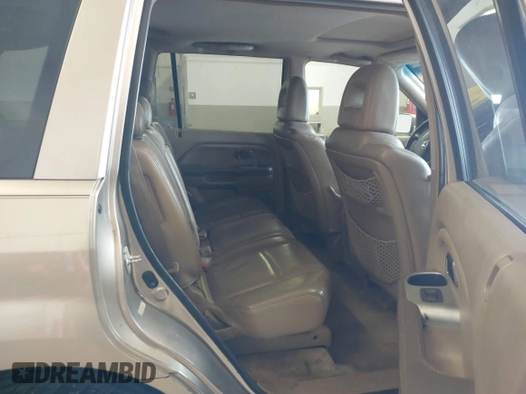2005 Honda Pilot EX-L with VIN 5FNYF18565B019345, listed as a IAAI auction lot 41641423 with 282,099 mi miles. Bid and sale history available at carsss.com. Image 8.