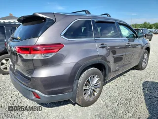 2017 Toyota Highlander XLE with VIN 5TDJZRFH7HS468912, listed as a Copart auction lot 62821955 with 79,331 mi miles and Salvage title. Bid and sale history available at DreamBid. Image 3.