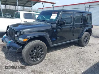 2021 Jeep Wrangler Unlimited Sahara z VIN 1C4JJXP63MW767719, wystawiony jako IAAI lot #41906155 z przebiegiem 44 689 mil mil oraz . Historia ofert i sprzedaży dostępna na DreamBid. Obrazek 2.
