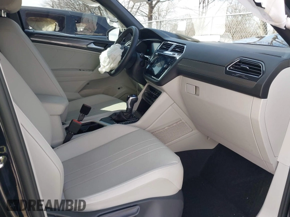 2023 Volkswagen Tiguan SE R-Line Black with VIN 3VVCB7AXXPM094621, listed as a IAAI auction lot 41737103 with 21,069 mi miles and . Bid and sale history available at DreamBid. Image 5.
