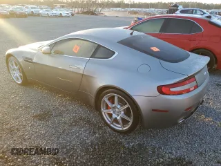 2006 Aston Martin Vantage z VIN SCFBB03B26GC01810, wystawiony jako Copart lot #75127204 z przebiegiem Nie podano mil oraz Nie do naprawy • Non repairable. Historia ofert i sprzedaży dostępna na DreamBid. Obrazek 2.