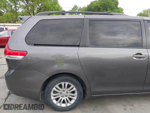 2011 Toyota Sienna XLE AAS with VIN 5TDYK3DC1BS136012, listed as a IAAI auction lot 41869637 with 231,418 mi miles. Bid and sale history available at carsss.com. Image 22.