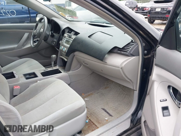 2008 Toyota Camry LE z VIN 4T4BE46K08R022824, wystawiony jako IAAI lot #42276950 z przebiegiem 132 879 mil mil oraz . Historia ofert i sprzedaży dostępna na DreamBid. Obrazek 5.
