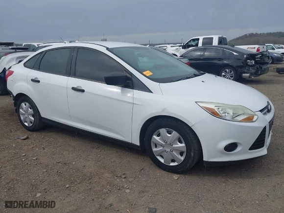 2013 Ford Focus S with VIN 1FADP3E29DL352044, listed as a IAAI auction lot 41771886 with NaN miles. Bid and sale history available at carsss.com. Image 1.