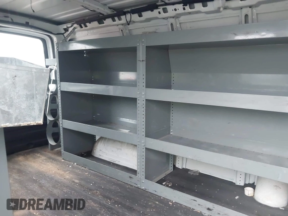 2017 GMC Savana Cargo z VIN 1GTW7AFF3H1903983, wystawiony jako IAAI lot #42369550 z przebiegiem 112 140 mil mil oraz . Historia ofert i sprzedaży dostępna na DreamBid. Obrazek 8.