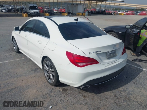 2014 Mercedes-Benz CLA 250 z VIN WDDSJ4EB0EN044118, wystawiony jako IAAI lot #42141130 z przebiegiem 76 122 mil mil oraz . Historia ofert i sprzedaży dostępna na DreamBid. Obrazek 3.