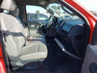 2019 Ford F-150 XL z VIN 1FTEX1C58KKE18358, wystawiony jako IAAI lot #41675683 z przebiegiem 220 646 mil mil oraz . Historia ofert i sprzedaży dostępna na DreamBid. Obrazek 5.