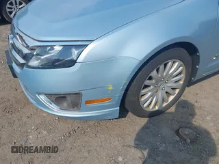 2010 Ford Fusion Hybrid z VIN 3FADP0L35AR279780, wystawiony jako IAAI lot #42480146 z przebiegiem 148 080 mil mil oraz . Historia ofert i sprzedaży dostępna na DreamBid. Obrazek 6.