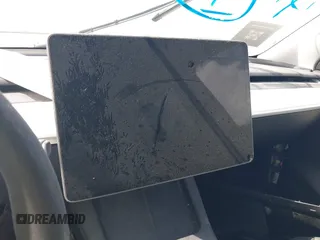 2024 Tesla Model Y Long Range z VIN 7SAYGAEE5RF074699, wystawiony jako IAAI lot #40537868 z przebiegiem Nie podano mil oraz . Historia ofert i sprzedaży dostępna na DreamBid. Obrazek 7.