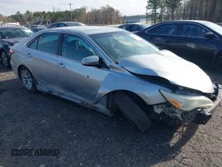 2015 Toyota Camry XLE z VIN 4T1BF1FK4FU005009, wystawiony jako IAAI lot #41811001 z przebiegiem 290 059 mil mil oraz . Historia ofert i sprzedaży dostępna na DreamBid. Obrazek 1.
