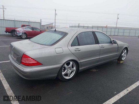 2004 Mercedes-Benz S-Class 5.0L with VIN WDBNG84J24A404189, listed as a IAAI auction lot 41337556 with 142,962 mi miles. Bid and sale history available at carsss.com. Image 4.