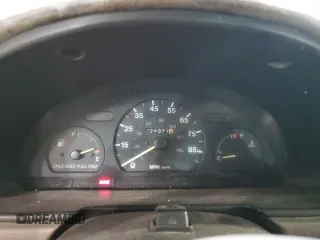 1996 Geo Metro z VIN 2C1MR2293T6729620, wystawiony jako Copart lot #85934594 z przebiegiem 224 971 mil mil oraz Szkody całkowita. Historia ofert i sprzedaży dostępna na DreamBid. Obrazek 9.