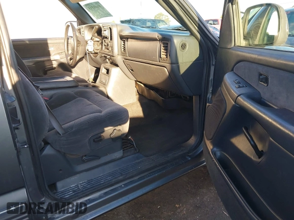 2002 Chevrolet Silverado 1500 LT with VIN 2GCEK19TX21183045, listed as a IAAI auction lot 40668595 with 211,358 mi miles. Bid and sale history available at carsss.com. Image 5.