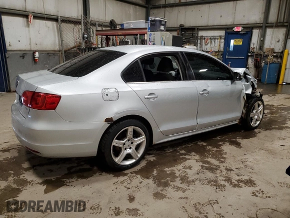 2011 Volkswagen Jetta z VIN 3VWWL7AJ5BM083732, wystawiony jako Copart lot #57943595 z przebiegiem 171 791 mil mil oraz Szkoda całkowita • Salvage title. Historia ofert i sprzedaży dostępna na DreamBid. Obrazek 3.