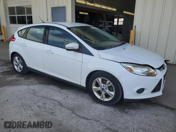 2014 Ford Focus SE z VIN 1FADP3K22EL119306, wystawiony jako Copart lot #56653505 z przebiegiem 109 021 mil mil oraz Czysty tytuł • Clean title. Historia ofert i sprzedaży dostępna na DreamBid. Obrazek 4.