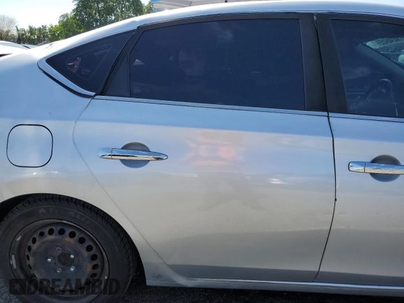 2017 Nissan Sentra SR z VIN 3N1AB7AP1HY255618, wystawiony jako Copart lot #50246455 z przebiegiem 76 594 mil mil oraz Szkoda całkowita • Salvage title. Historia ofert i sprzedaży dostępna na DreamBid. Obrazek 10.