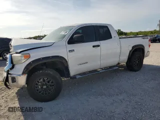 2017 Toyota Tundra SR z VIN 5TFUW5F17HX624989, wystawiony jako Copart lot #58979455 z przebiegiem 156 761 mil mil oraz Szkoda całkowita • Salvage title. Historia ofert i sprzedaży dostępna na DreamBid. Obrazek 1.