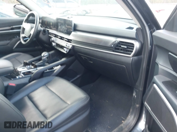 2024 Kia Telluride LX z VIN 5XYP24GC4RG542225, wystawiony jako IAAI lot #40726805 z przebiegiem 9 285 mil mil oraz . Historia ofert i sprzedaży dostępna na DreamBid. Obrazek 5.