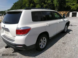 2011 Toyota Highlander with VIN 5TDBK3EH3BS081157, listed as a IAAI auction lot 39747506 with 297,751 mi miles. Bid and sale history available at carsss.com. Image 4.