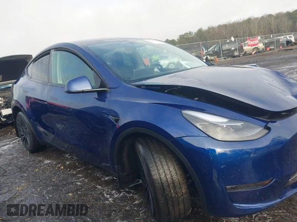 2024 Tesla Model Y Long Range with VIN 7SAYGDEE1RA319271, listed as a IAAI auction lot 41530466 with 7,934 mi miles. Bid and sale history available at carsss.com. Image 13.