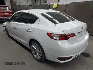 2018 Acura ILX with VIN 19UDE2F30JA002215, listed as a IAAI auction lot 41989391 with 39,816 mi miles and . Bid and sale history available at carsss.com. Image 3.