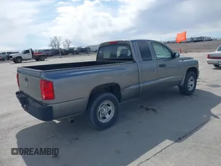 2008 Dodge Dakota ST with VIN 1D7HE22K28S513299, listed as a IAAI auction lot 41855012 with 175,765 mi miles and . Bid and sale history available at carsss.com. Image 4.
