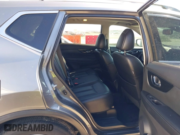 2017 Nissan Rogue SL z VIN 5N1AT2MT8HC749372, wystawiony jako IAAI lot #41622839 z przebiegiem 90 638 mil mil oraz . Historia ofert i sprzedaży dostępna na DreamBid. Obrazek 8.