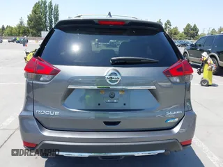2017 Nissan Rogue SL Hybrid z VIN 5N1ET2MV9HC768242, wystawiony jako IAAI lot #42443514 z przebiegiem 84 879 mil mil oraz . Historia ofert i sprzedaży dostępna na DreamBid. Obrazek 16.