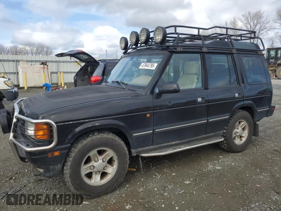 1998 Land Rover Discovery SD z VIN SALJY1248WA753645, wystawiony jako Copart lot #47944795 z przebiegiem 181 974 mil mil oraz Czysty tytuł • Clean title. Historia ofert i sprzedaży dostępna na DreamBid. Obrazek 1.