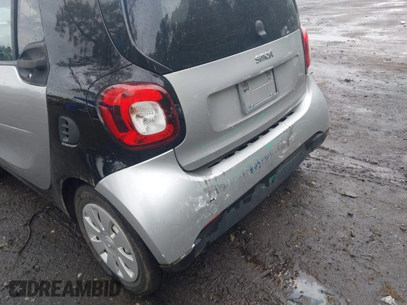 2016 Smart fortwo Passion z VIN WMEFJ5DA3GK055906, wystawiony jako IAAI lot #42274280 z przebiegiem 29 070 mil mil oraz . Historia ofert i sprzedaży dostępna na DreamBid. Obrazek 6.