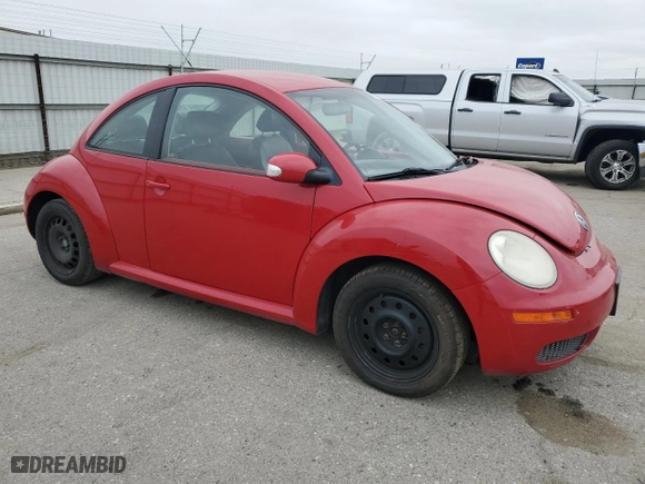 2010 Volkswagen New Beetle Coupe with VIN 3VWPG3AG9AM011291, listed as a Copart auction lot 53361115 with 105,432 mi miles and Salvage Title. Bid and sale history available at carsss.com. Image 4.