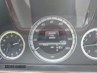 2013 Mercedes-Benz E 350 Luxury z VIN WDDHF5KB5DA704651, wystawiony jako IAAI lot #42257818 z przebiegiem 86 860 mil mil oraz . Historia ofert i sprzedaży dostępna na DreamBid. Obrazek 7.