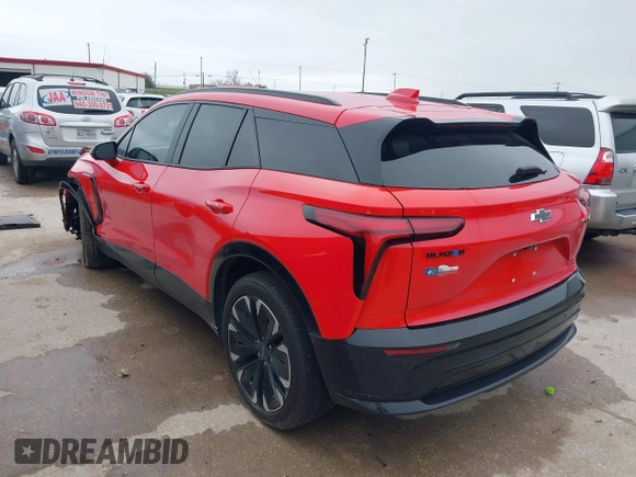 2024 Chevrolet Blazer EV eAWD RS z VIN 3GNKDCRJXRS200875, wystawiony jako IAAI lot #41685206 z przebiegiem 7 610 mil mil oraz . Historia ofert i sprzedaży dostępna na DreamBid. Obrazek 3.