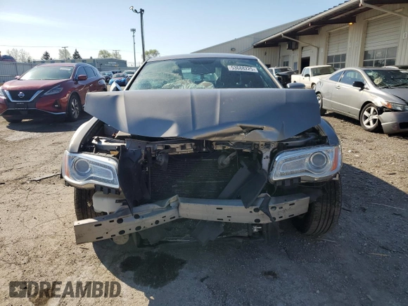 2014 Chrysler 300 z VIN 2C3CCAAG3EH141528, wystawiony jako Copart lot #53688225 z przebiegiem 132 298 mil mil oraz Szkody całkowita. Historia ofert i sprzedaży dostępna na DreamBid. Obrazek 5.