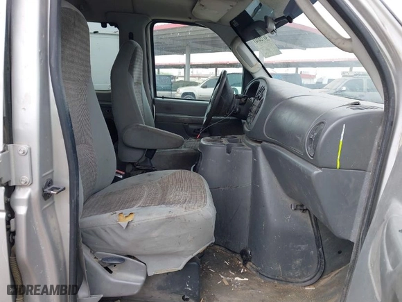 2003 Ford Econoline Wagon XL with VIN 1FBSS31L93HA49530, listed as a IAAI auction lot 41724343 with 175,175 mi miles. Bid and sale history available at carsss.com. Image 5.