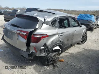 2023 Kia Seltos LX z VIN KNDEPCAA1P7362270, wystawiony jako Copart lot #51078145 z przebiegiem Nie podano mil oraz Szkody całkowita. Historia ofert i sprzedaży dostępna na DreamBid. Obrazek 3.