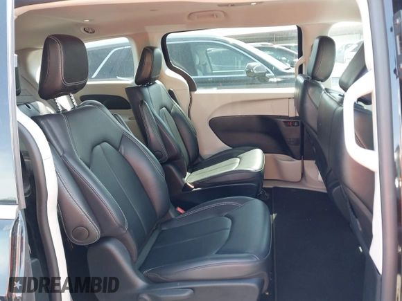 2024 Chrysler Pacifica Hybrid Select z VIN 2C4RC1S73RR185310, wystawiony jako IAAI lot #42246006 z przebiegiem 31 696 mil mil oraz . Historia ofert i sprzedaży dostępna na DreamBid. Obrazek 8.
