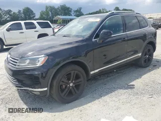 2017 Volkswagen Touareg Wolfsburg Edition z VIN WVGRF7BP6HD004806, wystawiony jako Copart lot #61754565 z przebiegiem 160 012 mil mil oraz Czysty tytuł • Clean title. Historia ofert i sprzedaży dostępna na DreamBid. Obrazek 1.