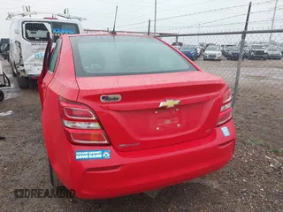 2019 Chevrolet Sonic LT z VIN 1G1JD5SB9K4135048, wystawiony jako IAAI lot #41615175 z przebiegiem 45 826 mil mil oraz . Historia ofert i sprzedaży dostępna na DreamBid. Obrazek 3.
